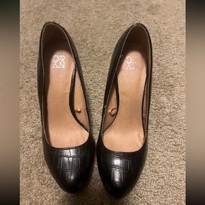 Black New York and Company heels size 7
